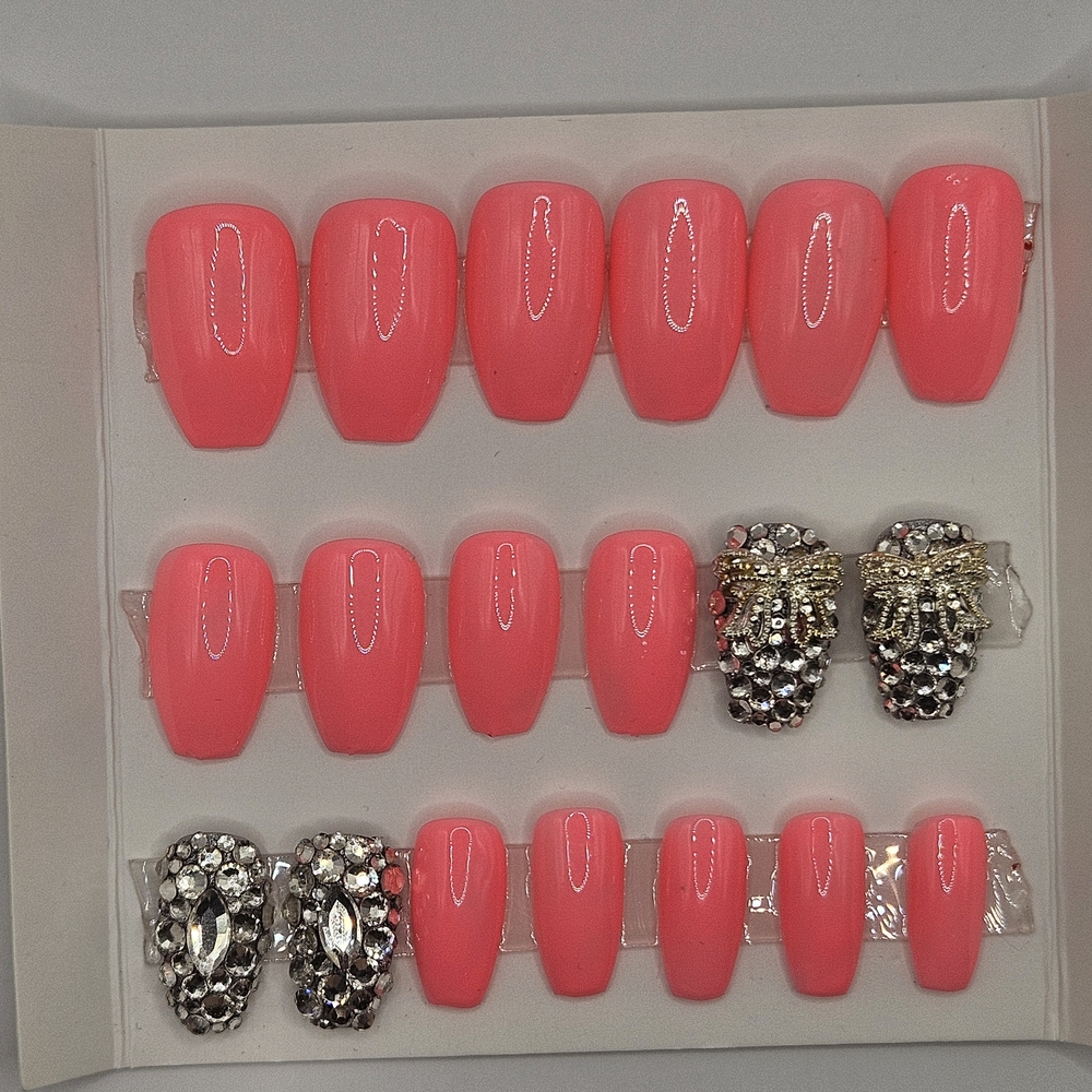 Elegant Pink Press-On Nails with Rhinestone Accents